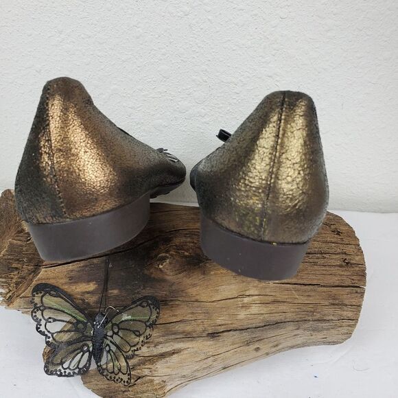 Sofft crackled gold flats with black bow - Picture 3 of 8